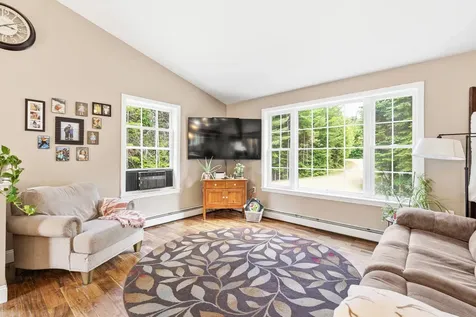 19 Cessna Way Naples ME 04055