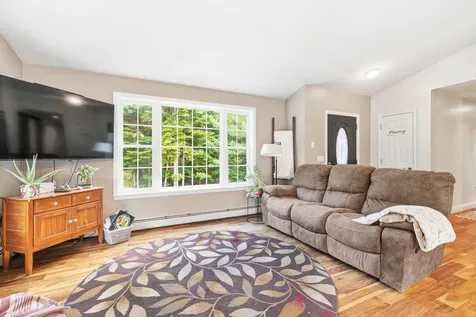 19 Cessna Way Naples ME 04055