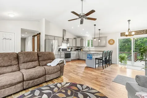 19 Cessna Way Naples ME 04055
