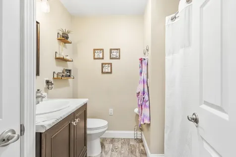 19 Cessna Way Naples ME 04055