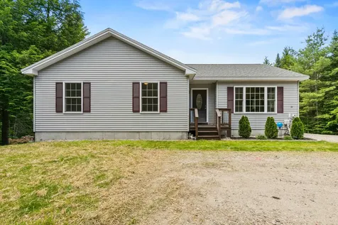19 Cessna Way Naples ME 04055