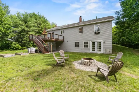 19 Cessna Way Naples ME 04055
