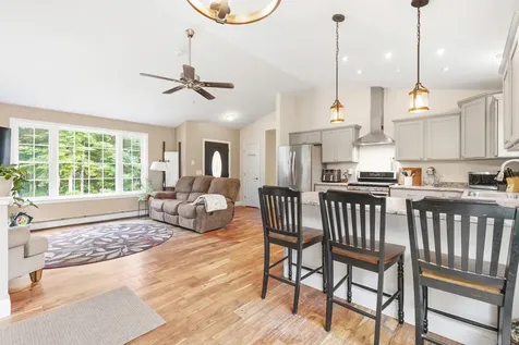 19 Cessna Way Naples ME 04055