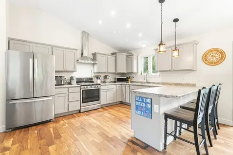 19 Cessna Way Naples ME 04055