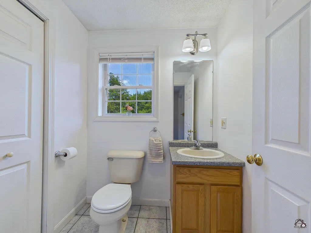 27 Hardwood Circle Belgrade ME 04917