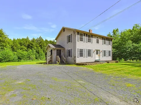 27 Hardwood Circle Belgrade ME 04917