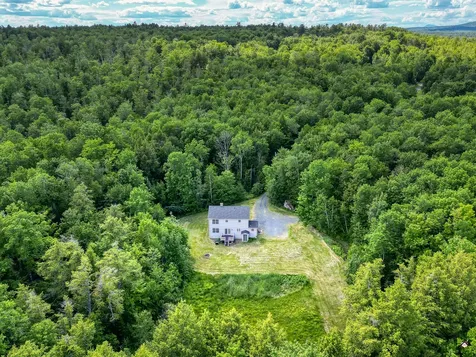 27 Hardwood Circle Belgrade ME 04917