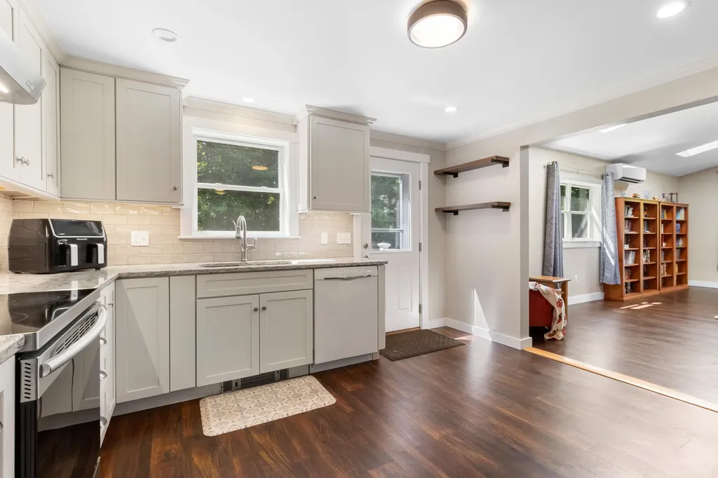1473 Eastern Road Warren ME 04864