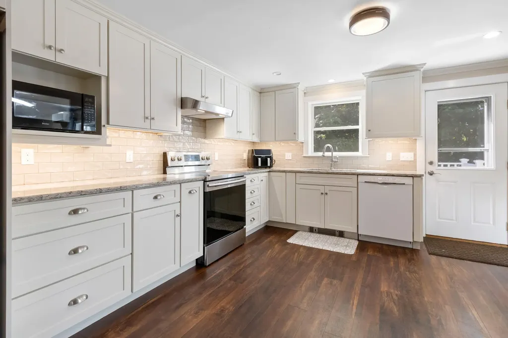 1473 Eastern Road Warren ME 04864