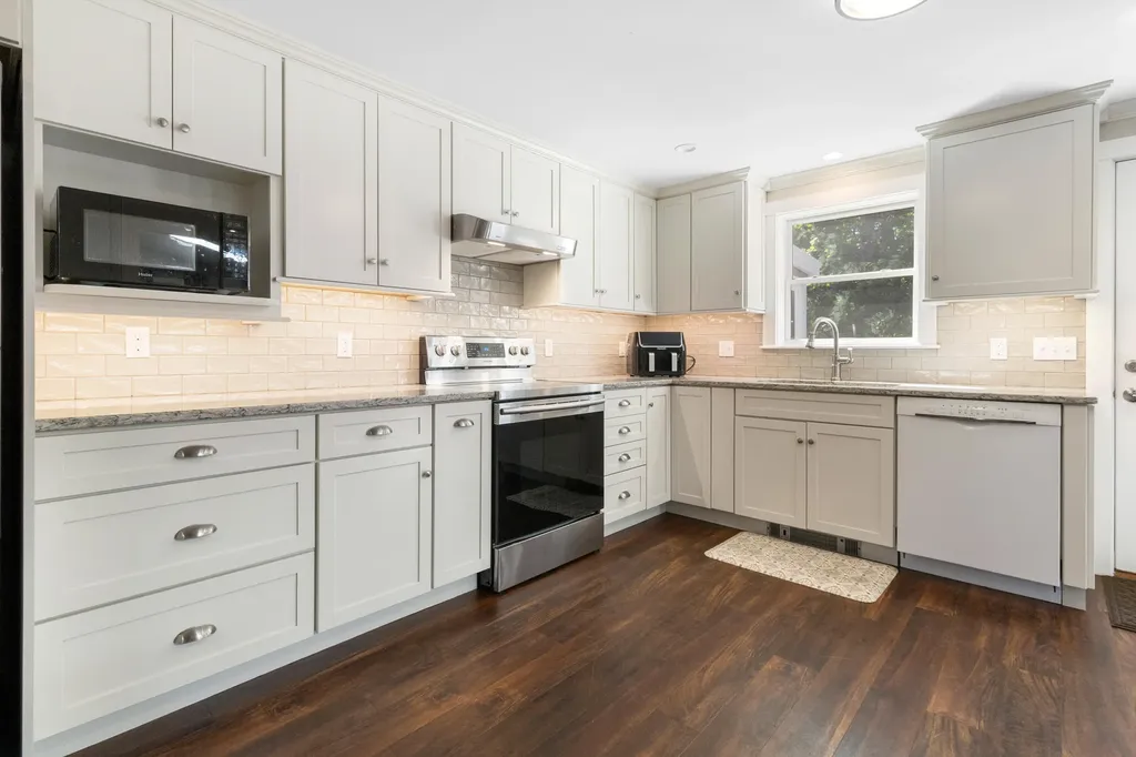 1473 Eastern Road Warren ME 04864