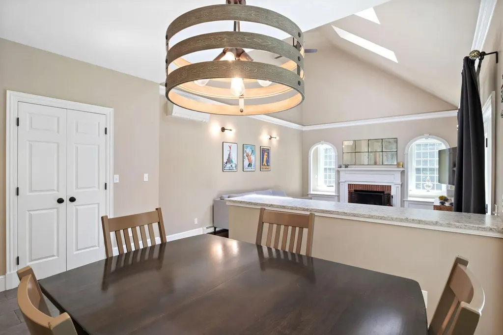 6 Thurston Lane Falmouth ME 04105