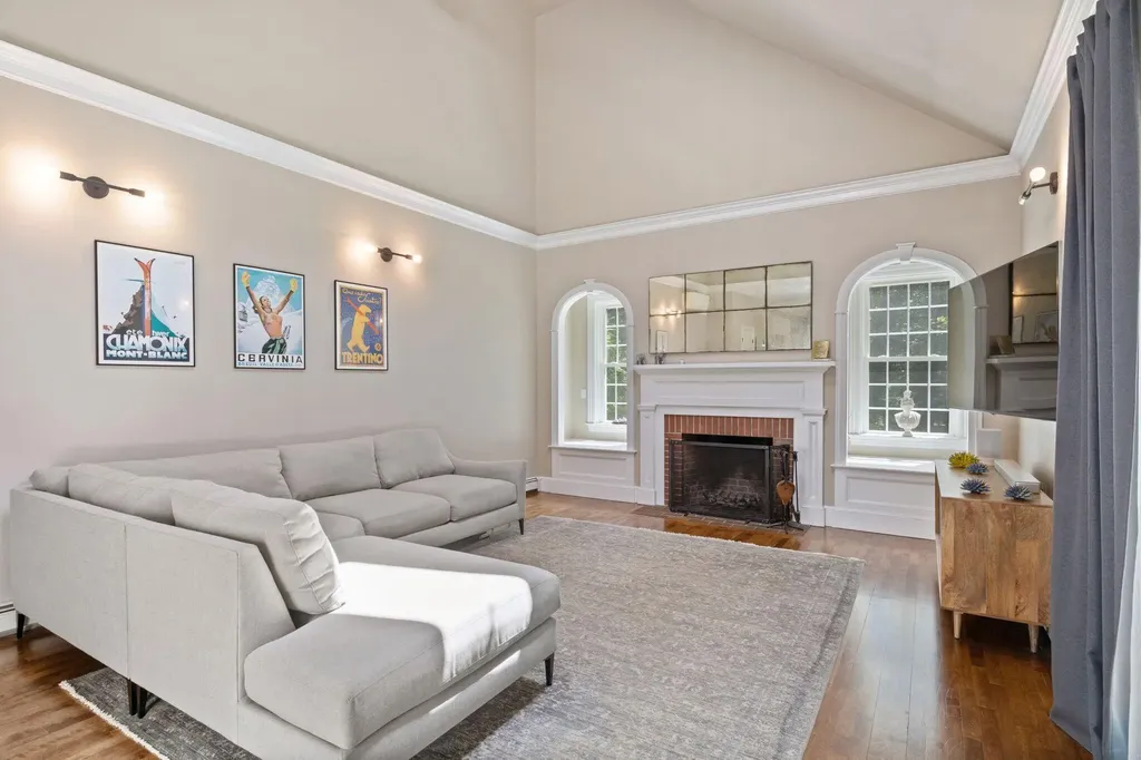 6 Thurston Lane Falmouth ME 04105