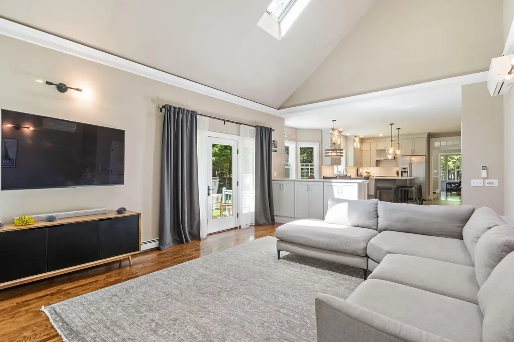 6 Thurston Lane Falmouth ME 04105