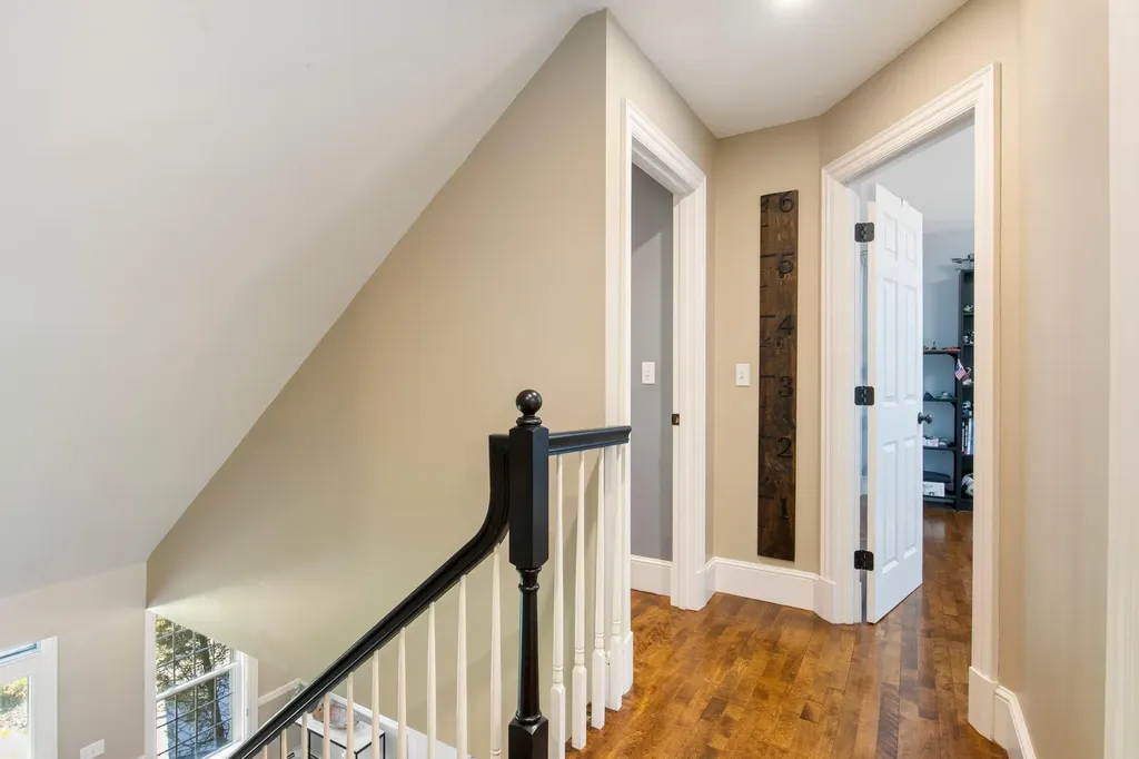 6 Thurston Lane Falmouth ME 04105