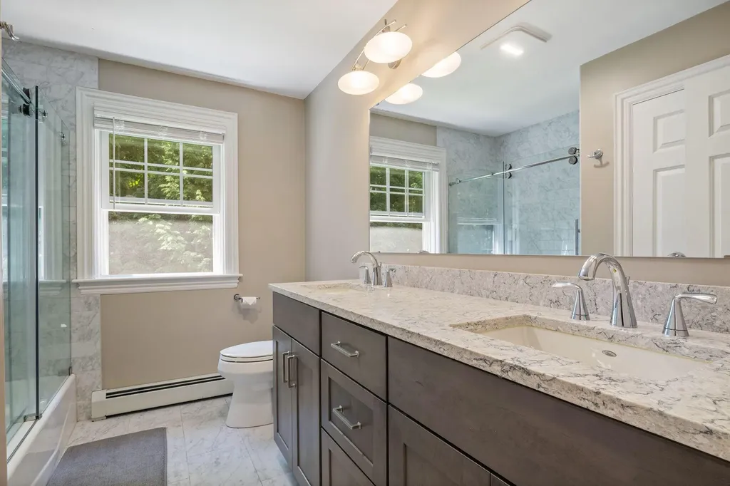 6 Thurston Lane Falmouth ME 04105