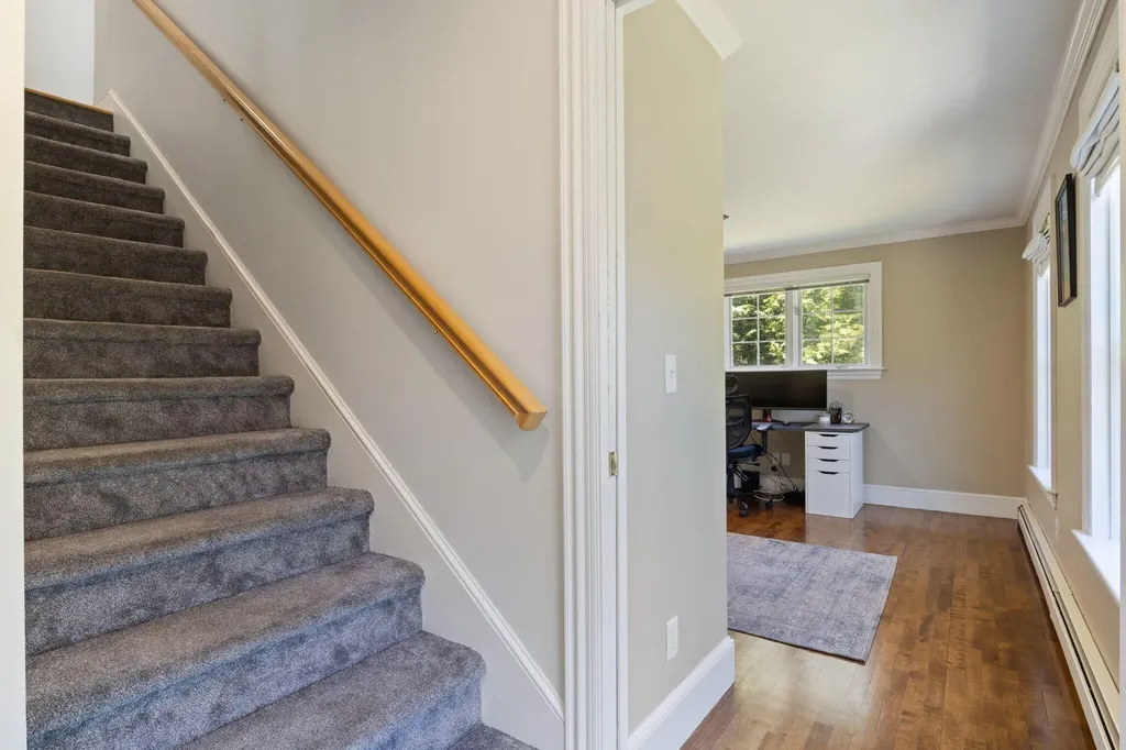 6 Thurston Lane Falmouth ME 04105