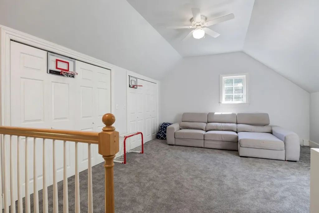 6 Thurston Lane Falmouth ME 04105
