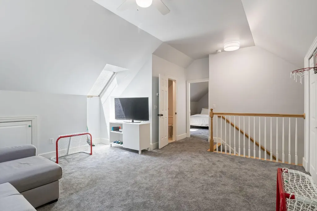 6 Thurston Lane Falmouth ME 04105