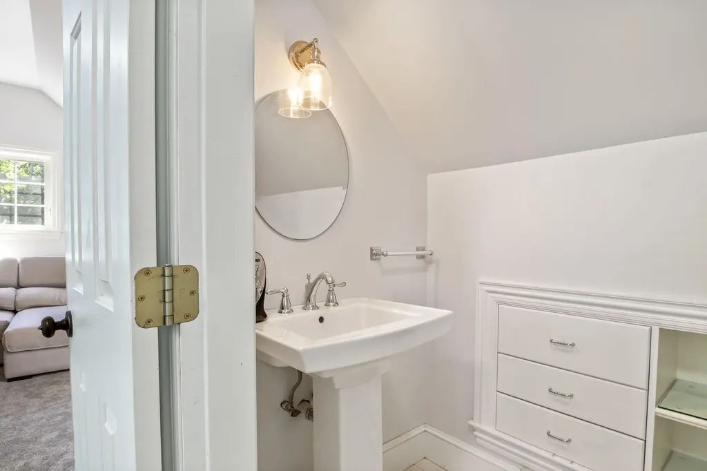 6 Thurston Lane Falmouth ME 04105