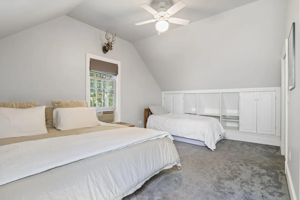6 Thurston Lane Falmouth ME 04105