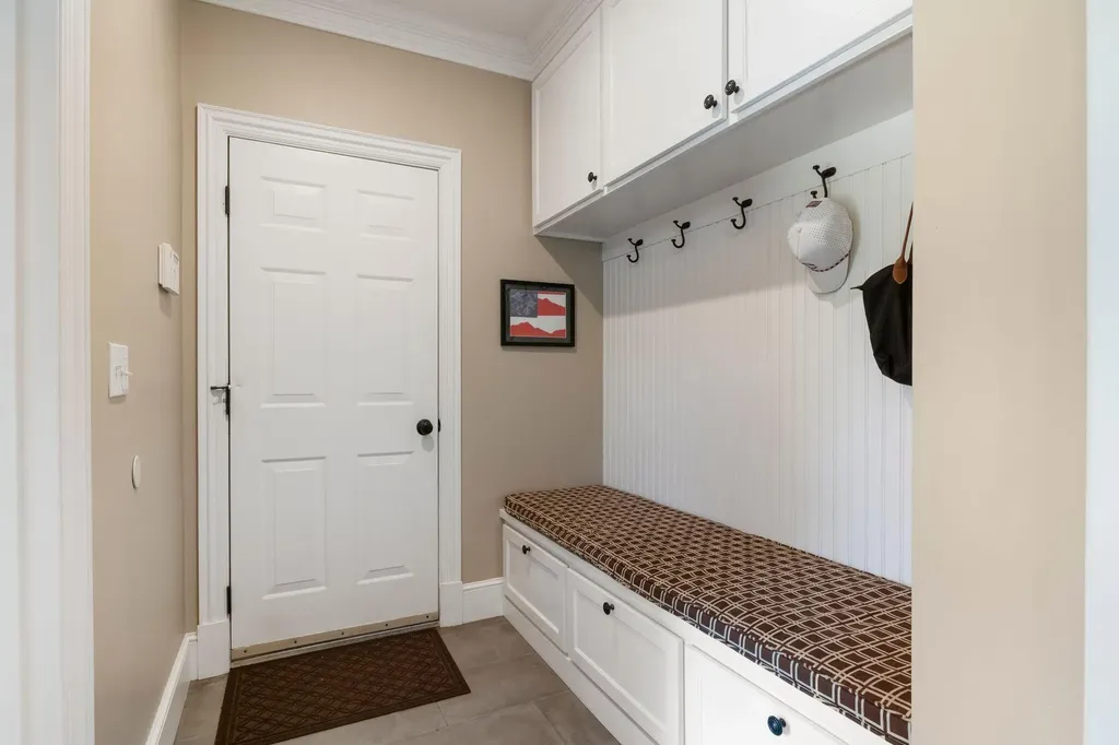 6 Thurston Lane Falmouth ME 04105
