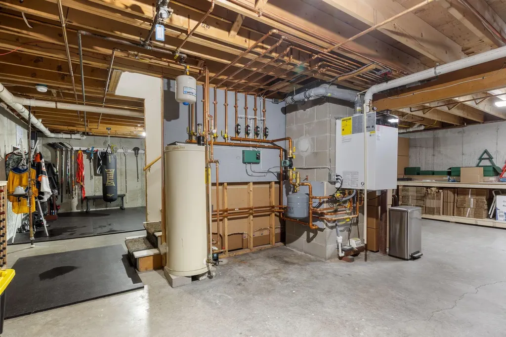 6 Thurston Lane Falmouth ME 04105