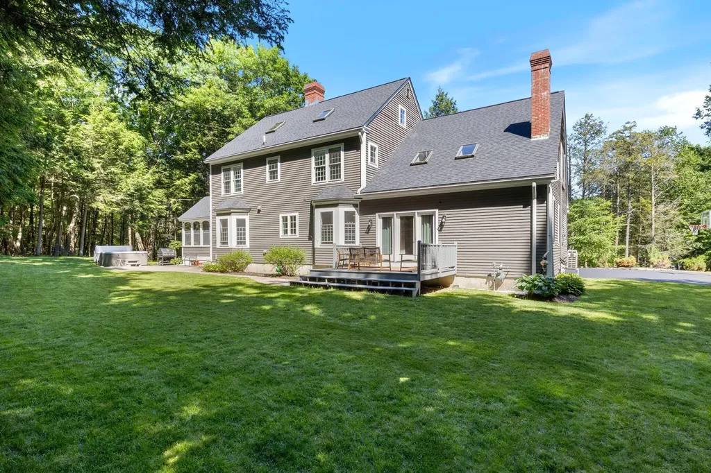 6 Thurston Lane Falmouth ME 04105