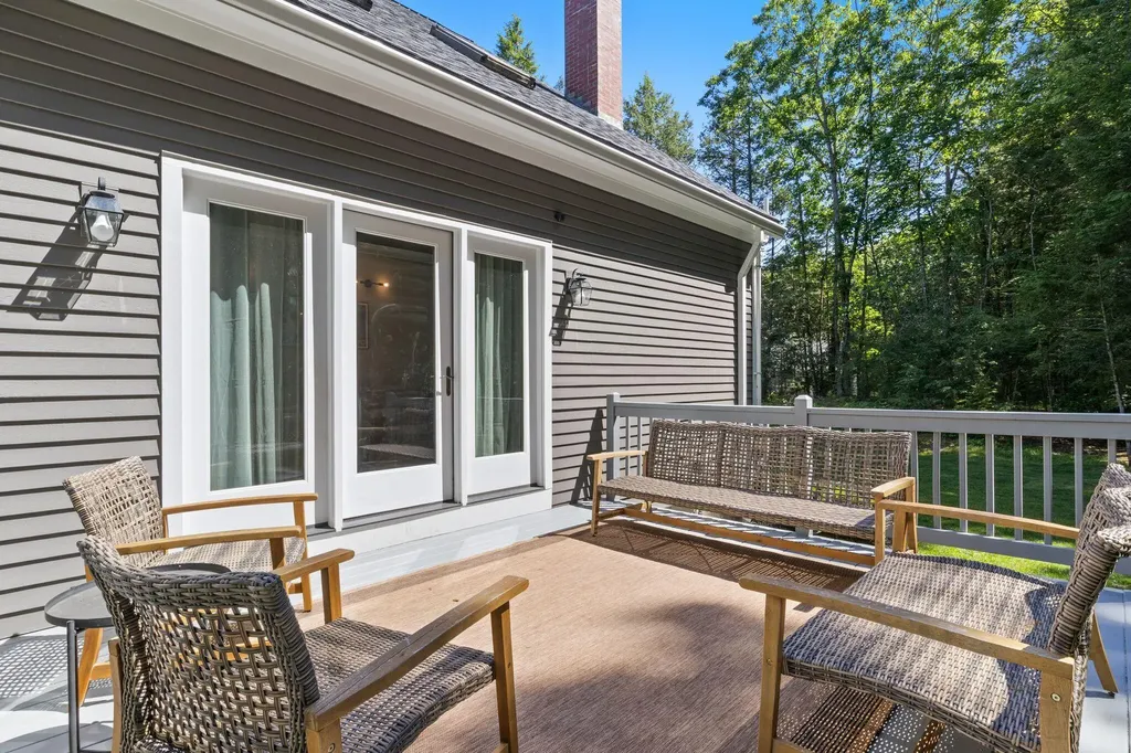 6 Thurston Lane Falmouth ME 04105