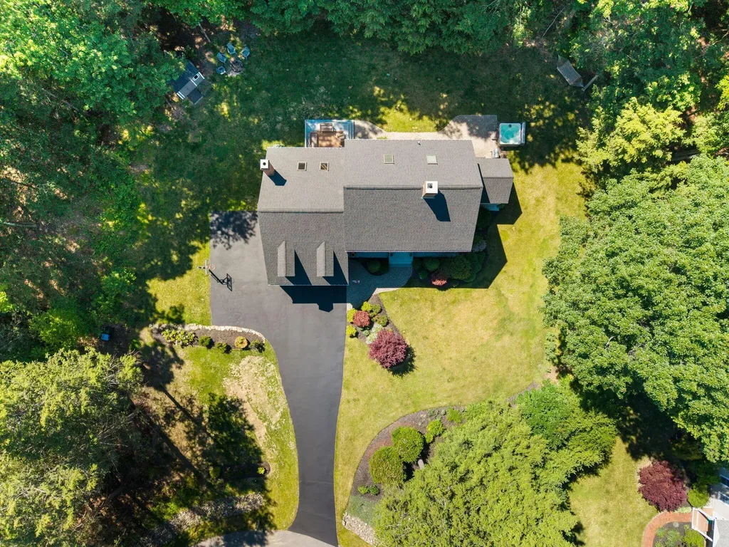 6 Thurston Lane Falmouth ME 04105