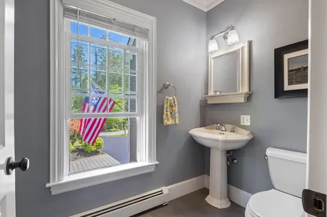6 Thurston Lane Falmouth ME 04105