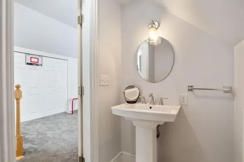 6 Thurston Lane Falmouth ME 04105