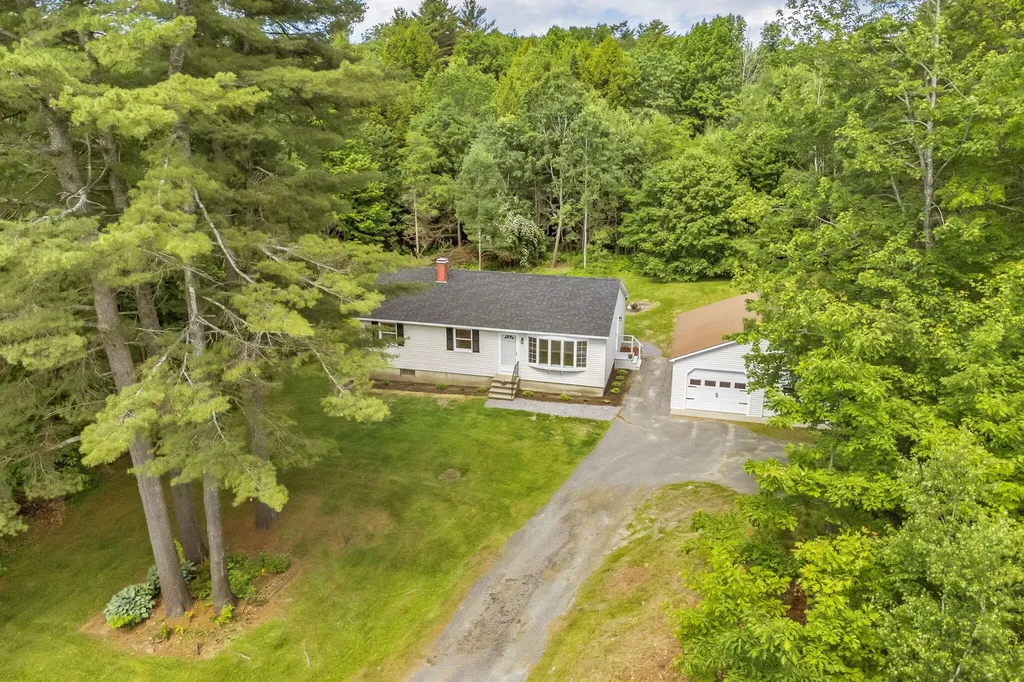 12 Norway Drive Chelsea ME 04330