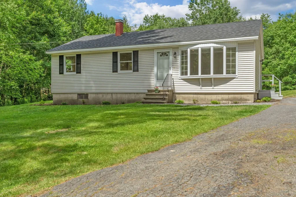 12 Norway Drive Chelsea ME 04330