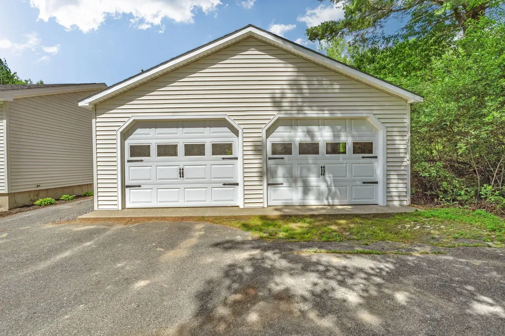 12 Norway Drive Chelsea ME 04330