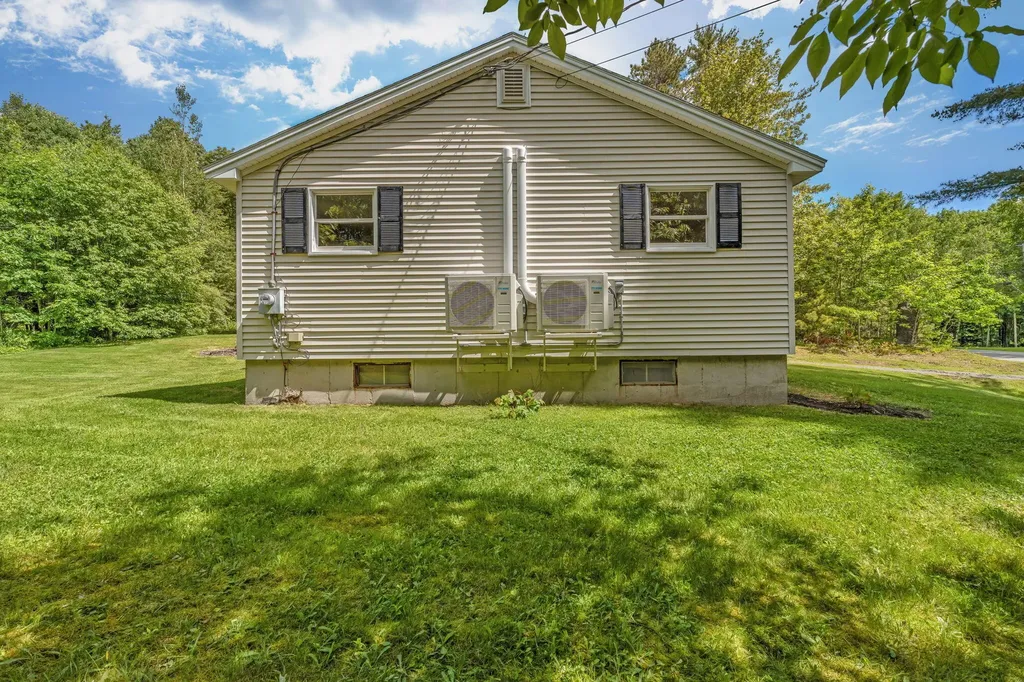 12 Norway Drive Chelsea ME 04330