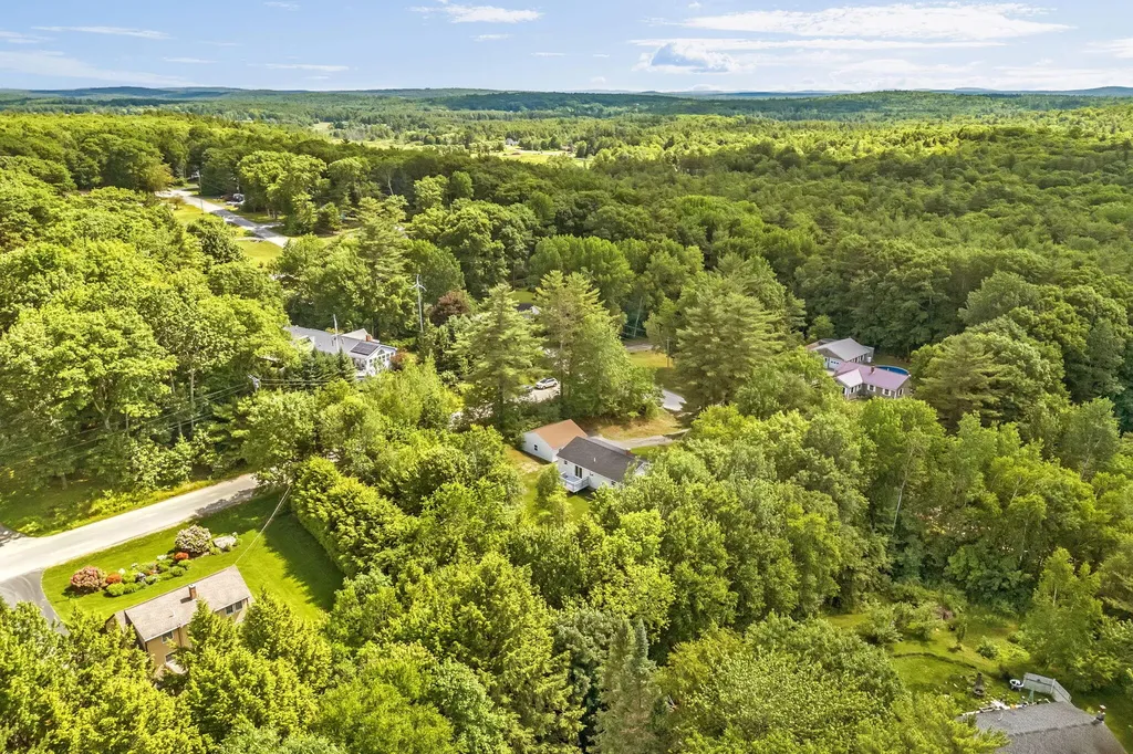 12 Norway Drive Chelsea ME 04330
