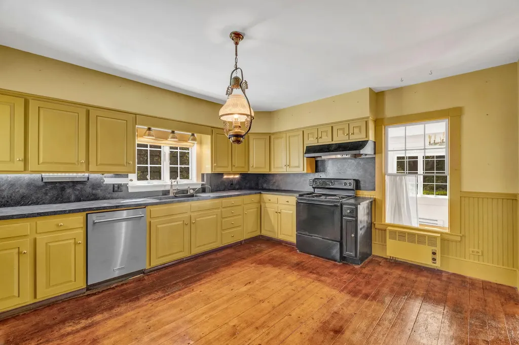 390 State Route 129 South Bristol ME 04573