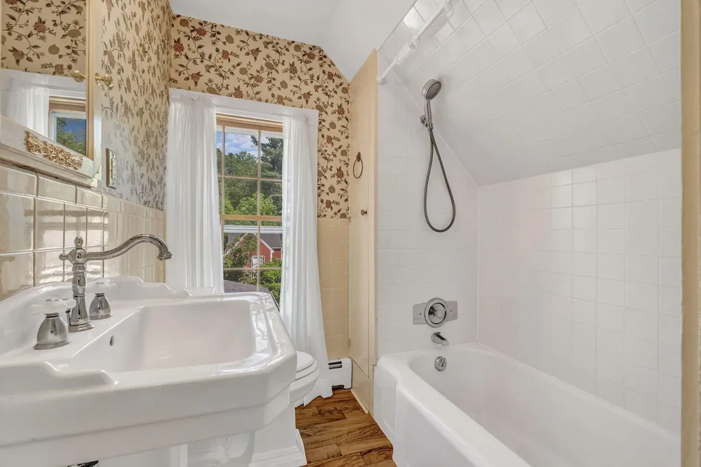 390 State Route 129 South Bristol ME 04573