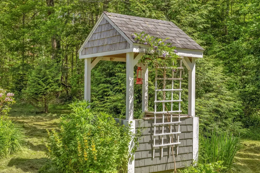 390 State Route 129 South Bristol ME 04573
