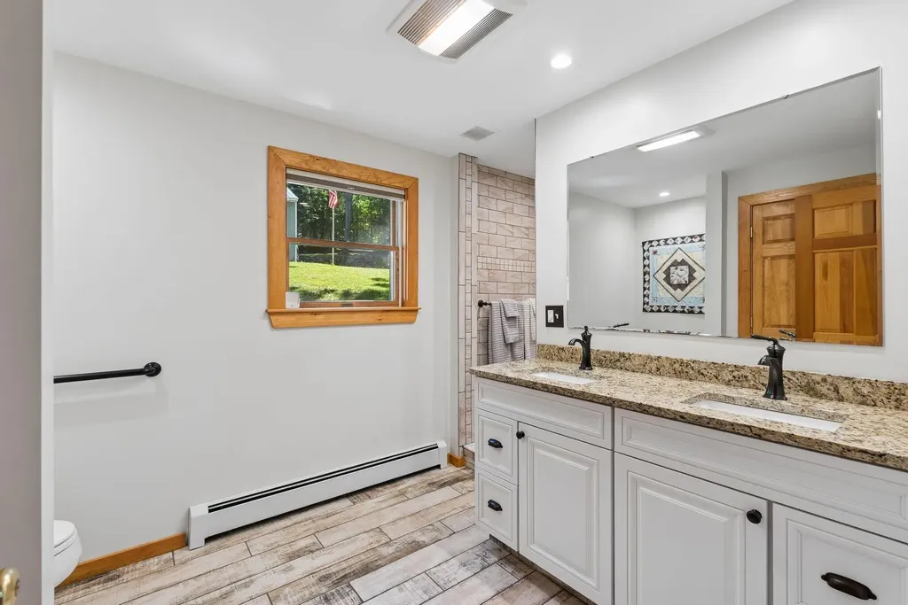 29 Beach Road Naples ME 04055