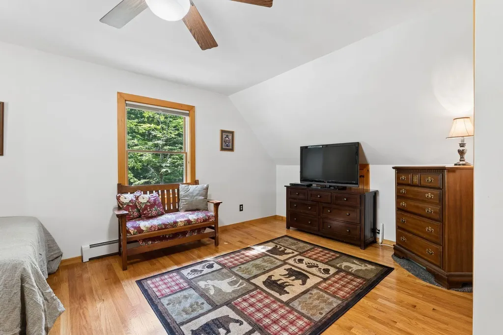 29 Beach Road Naples ME 04055