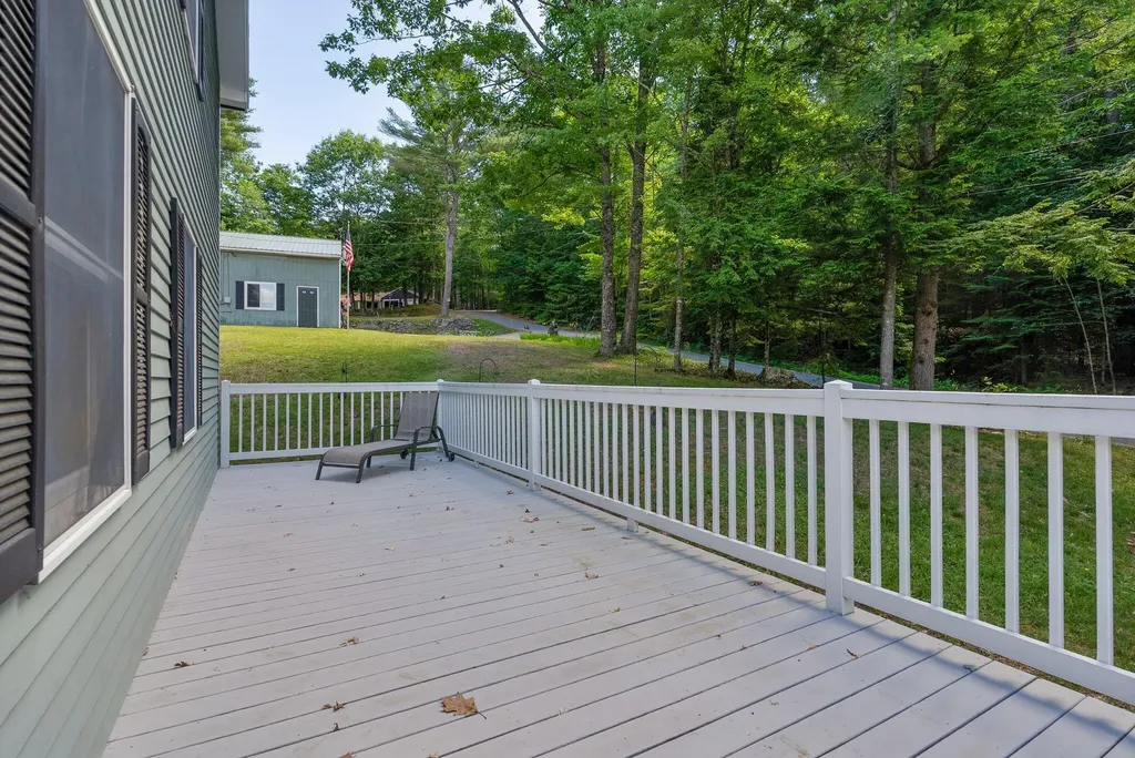 29 Beach Road Naples ME 04055