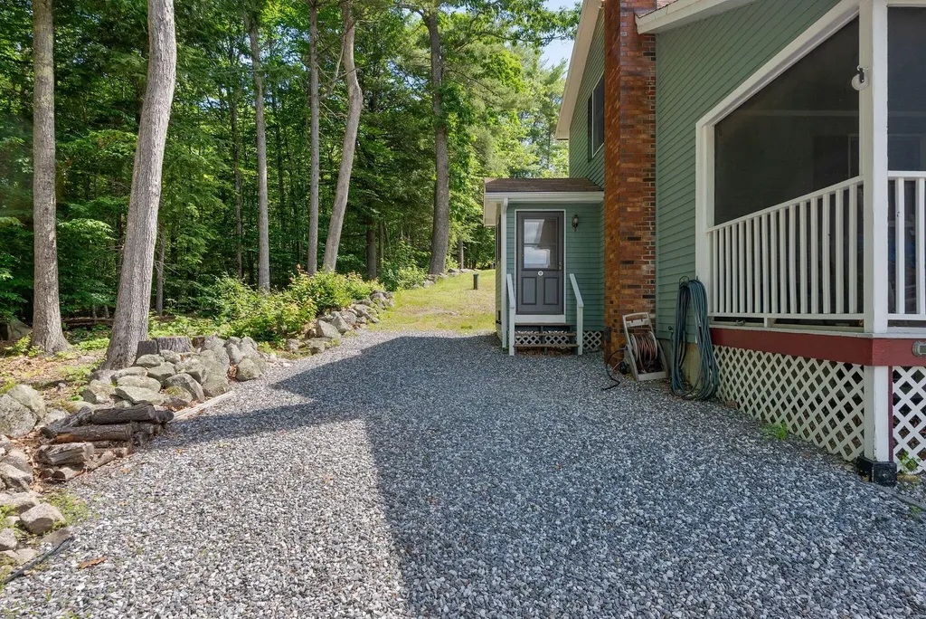 29 Beach Road Naples ME 04055