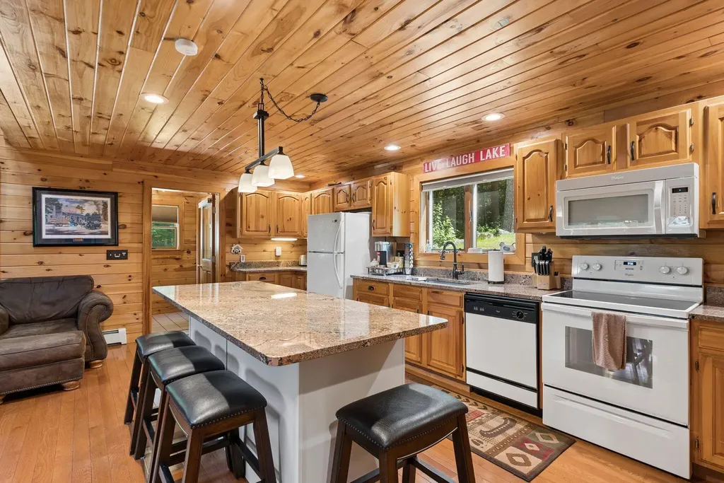29 Beach Road Naples ME 04055
