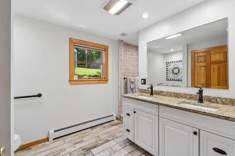 29 Beach Road Naples ME 04055