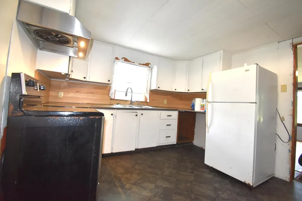 975 Beans Corner Road Hartland ME 04943