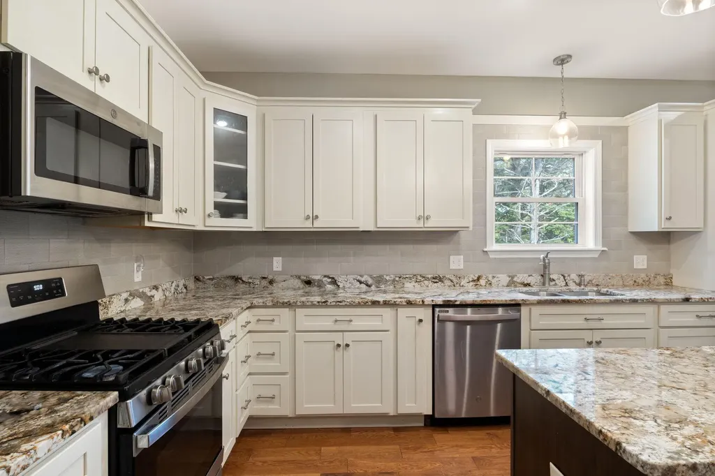21 River Point Road Wiscasset ME 04578