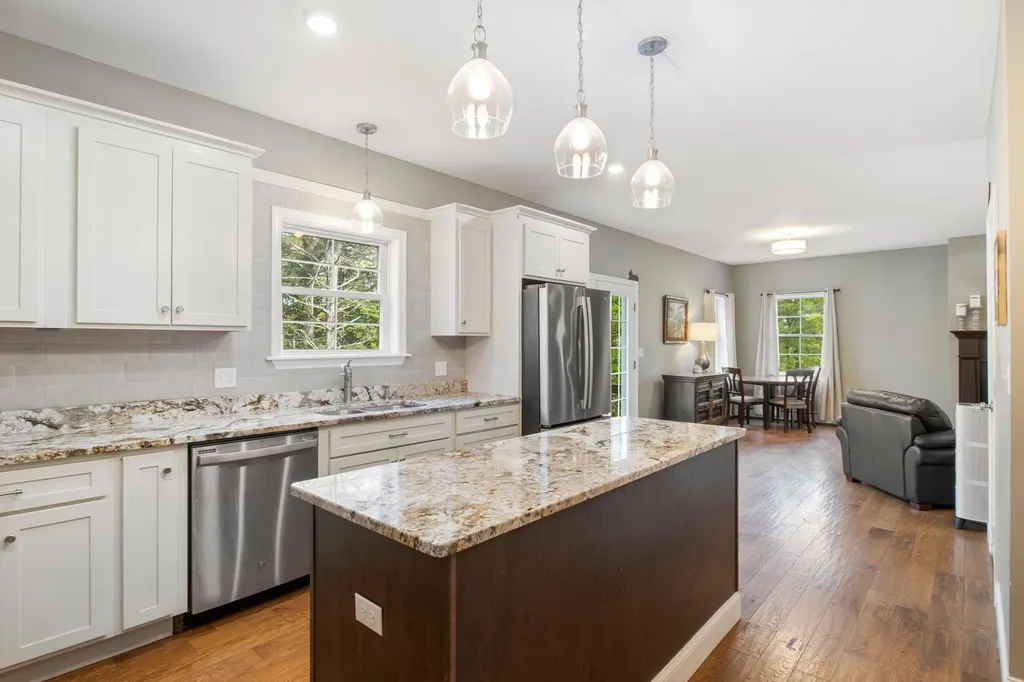 21 River Point Road Wiscasset ME 04578