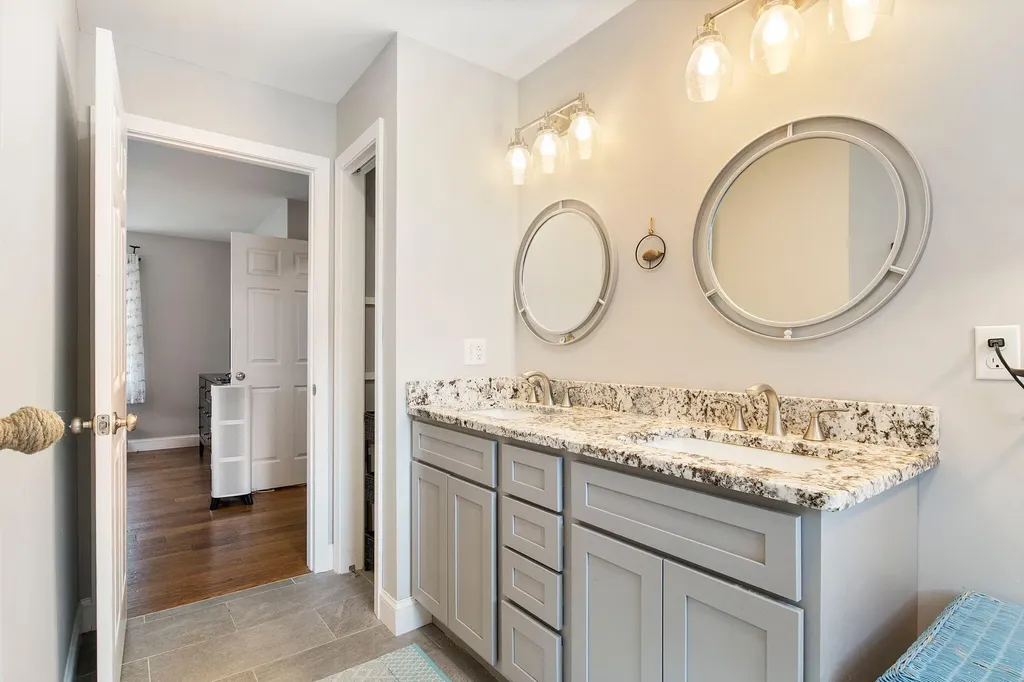 21 River Point Road Wiscasset ME 04578