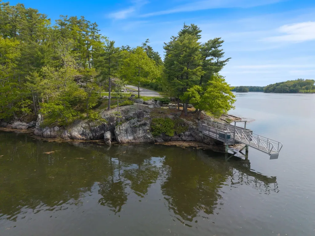 21 River Point Road Wiscasset ME 04578